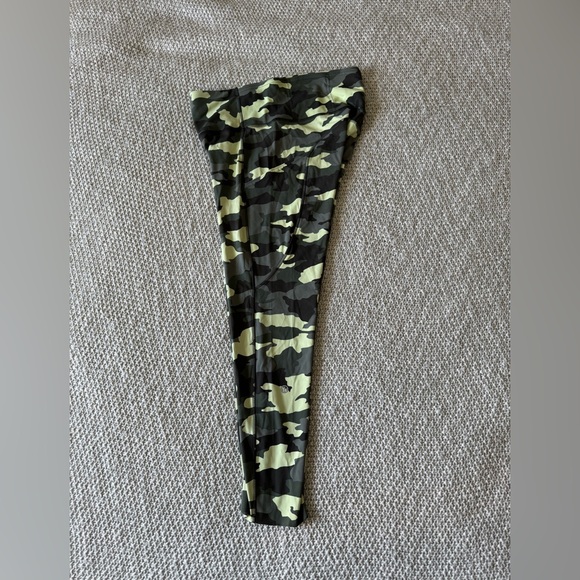 lululemon wunder under train with pockets green camo everlux leggings size 8 - Picture 5 of 15